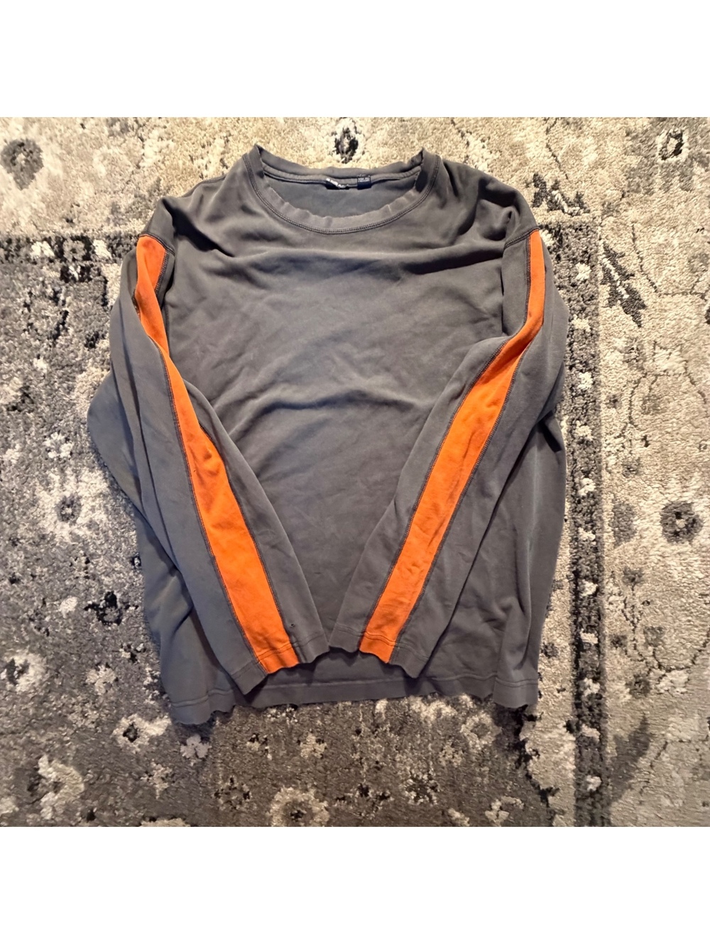 Y2K Old Navy? Vintage Long Sleeve with Orange Sleeve Hits